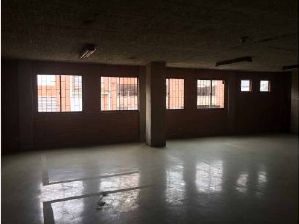 BODEGA DE 2.729 m² EN MONTEVIDEO — foto 4