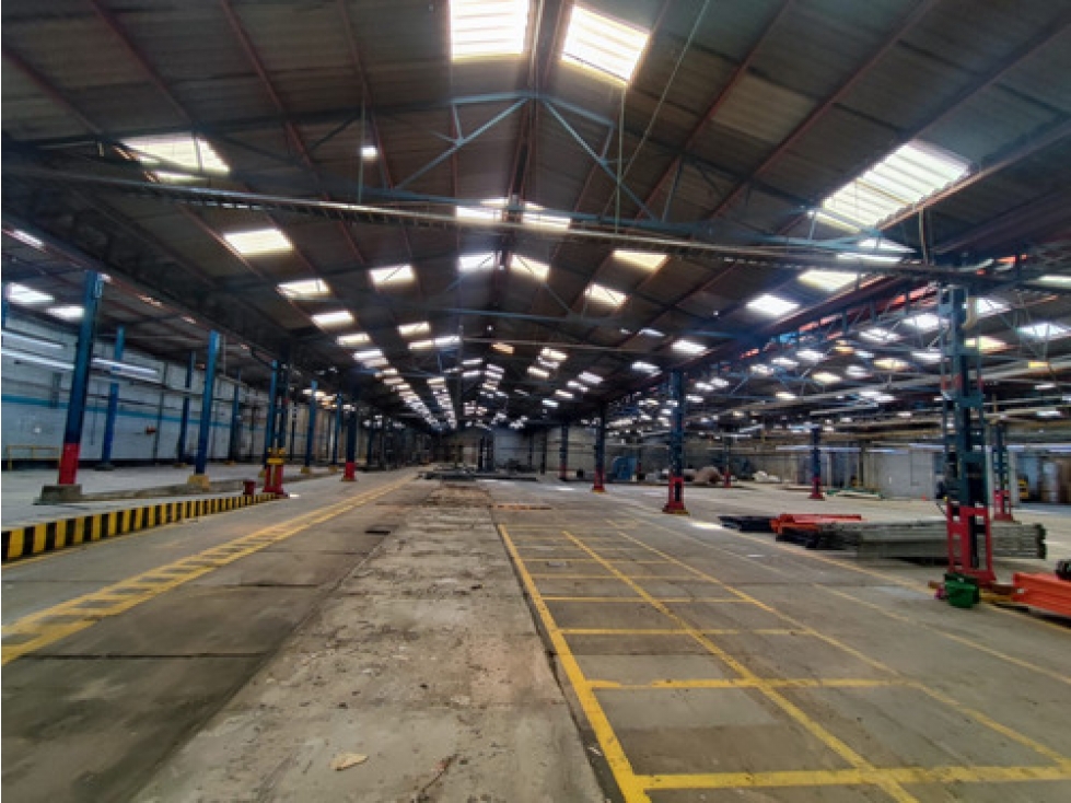 Bodega Industrial 10.559 m² Puente Aranda