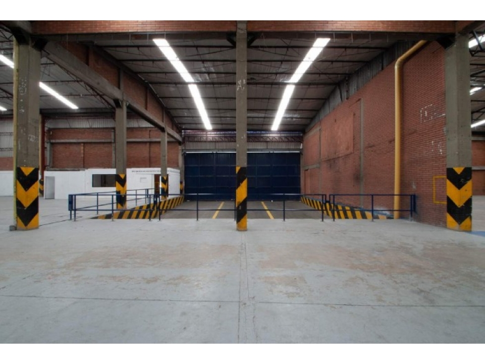 ARRIENDO BODEGA DE 3.836M² EN MONTEVIDEO - 5