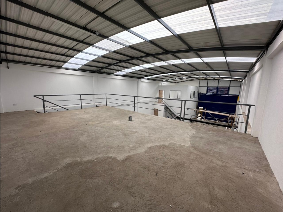 ARRIENDO BODEGA 310 m² PUENTE ARANDA - 5