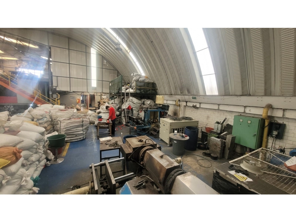 VENDO - ARRIENDO BODEGA 960 m² PUENTE ARANADA - 4