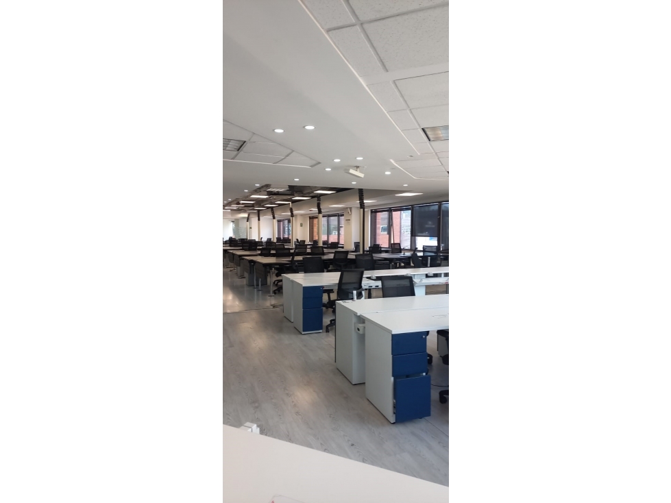 ARREINDO MAGNIFICAS OFICINAS 765 m² CHAPINERO - 3
