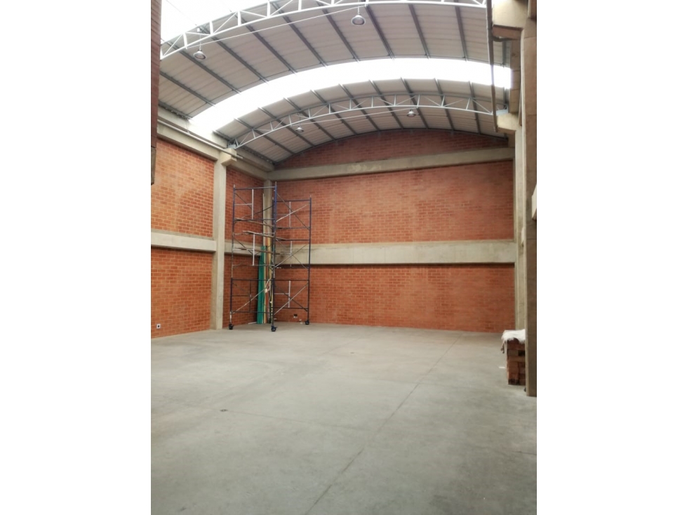 ARRIENDO BODEGA 350 m² FONTIBON INDUSTRIAL — foto 2