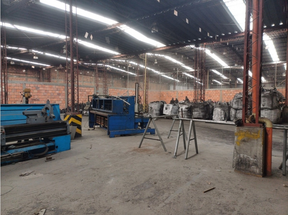 BODEGA DE 1.000 M² EN ZONA DE ALTO IMPACTO EN CAZUCA — foto 2
