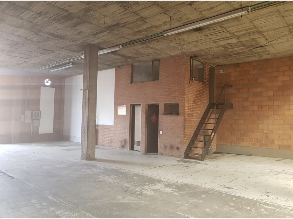 ARRIENDO BODEGA DE 700 m² EN MONTEVIDEO — foto 5