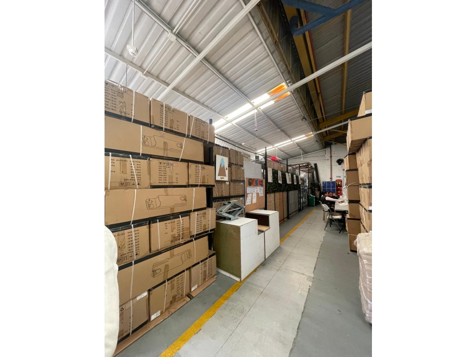 INMUEBLE COMERICIAL DE 1.467 m² SOBRE VIA PRINCIPAL EN PUENTE ARANDA