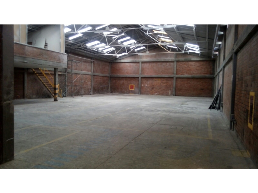 BODEGA DE 820 M² EN ZONA INDUSTRIAL DE MONTEVIDEO — foto 5