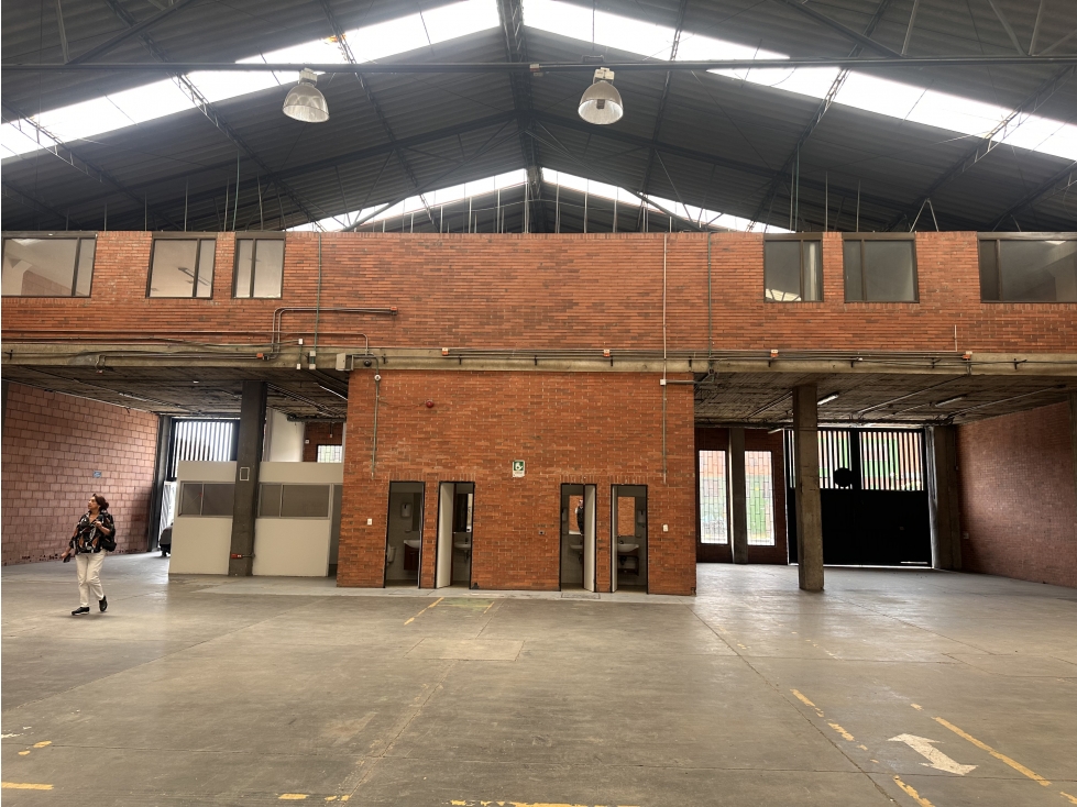 BODEGA DE 1.250 M² EN ZONA INDUSTRIAL DE MONTEVIDEO — foto 6