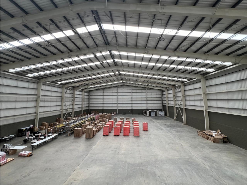 ARRIENDO BODEGA 2.844 M² PARQUE INDUSTRIAL EN SIBERIA - 1