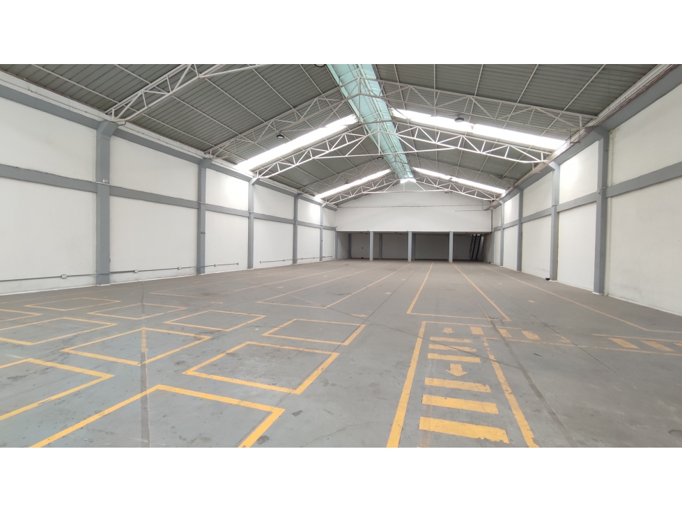 ARRIENDO BODEGA DE 1.100 M² EN ENGATIVÁ — foto 4