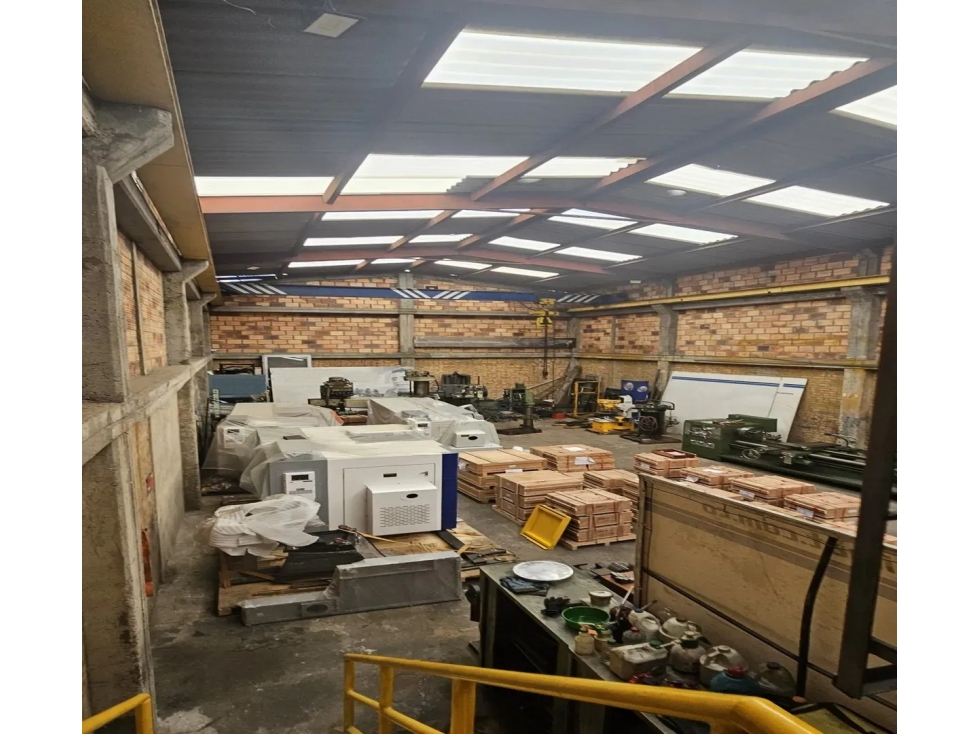 BODEGA DE 350 M² ZONA COMERCIAL E INDUSTRIAL, RICAURTE