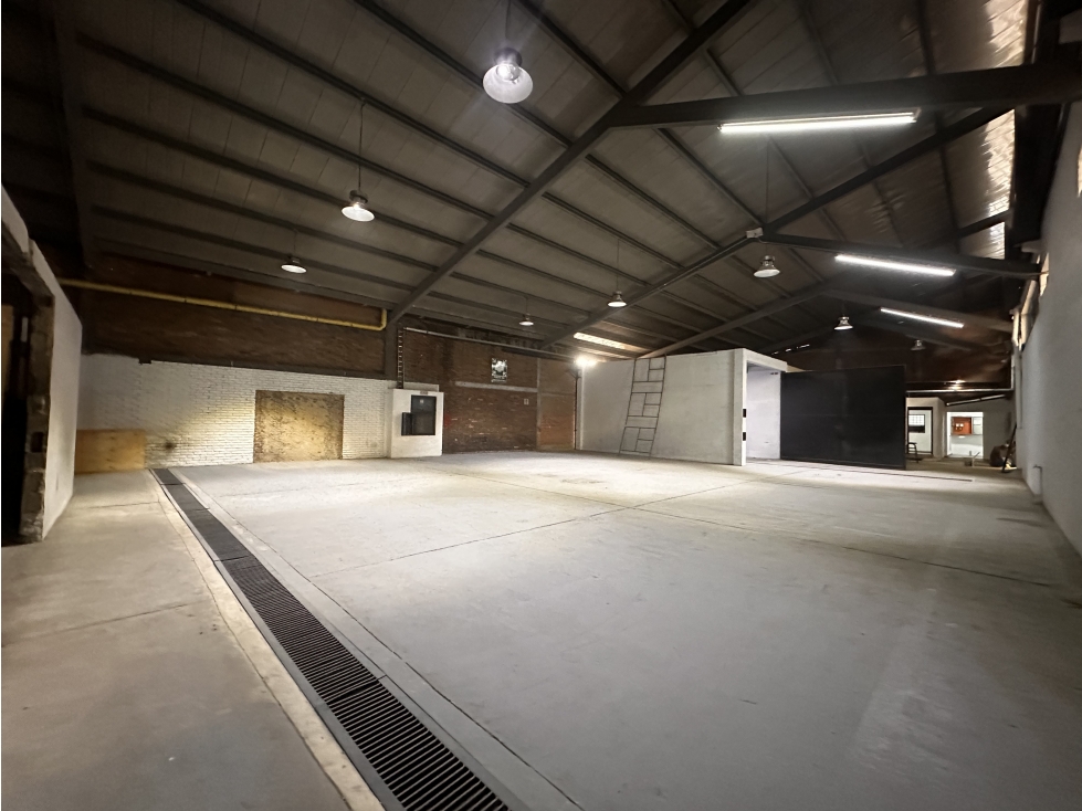 BODEGA DE 550 M² EN ORTEZAL, PUENTE ARANDA