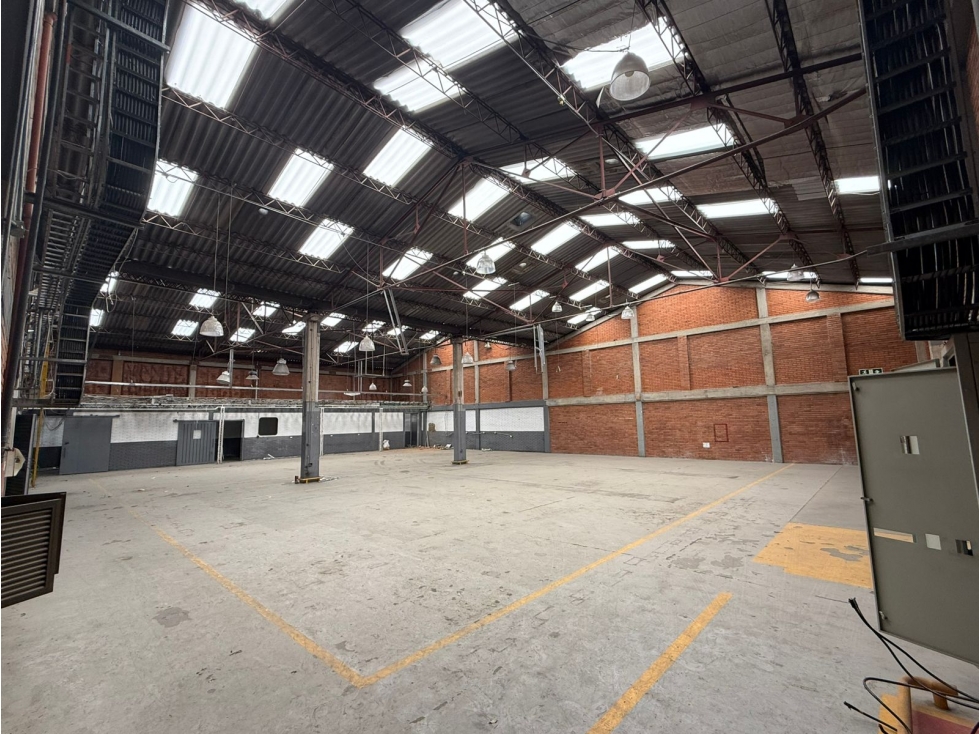BODEGA DE 1.000 M² CON 350 KVA, ZONA INDUSTRIAL DE PUENTE ARANDA — foto 2