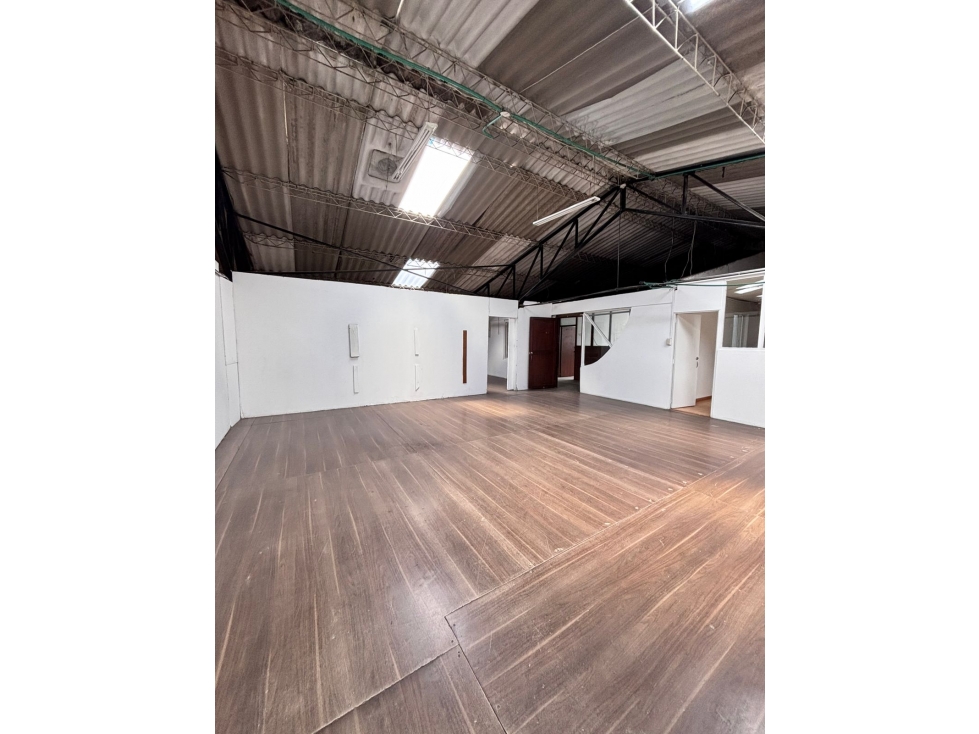 BODEGA COMERCIAL DE 850 M² JORGE ELIECER GAITAN — foto 5
