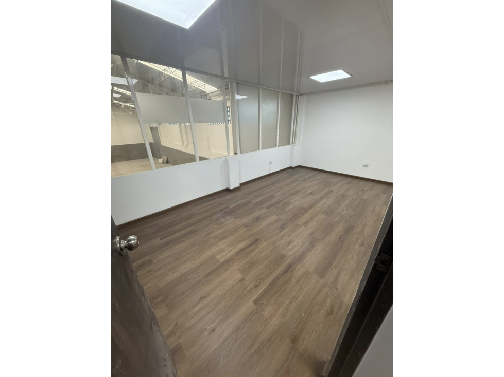 BODEGA DE 575 M² ORTEZAL, PUENTE ARANDA — foto 6