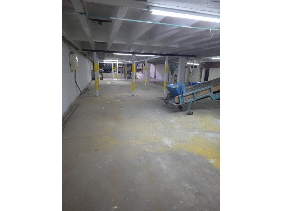 BODEGA DE 1.916 M² EN ORTEZAL, ZONA INDUSTRIAL DE PUENTE ARANDA — foto 4