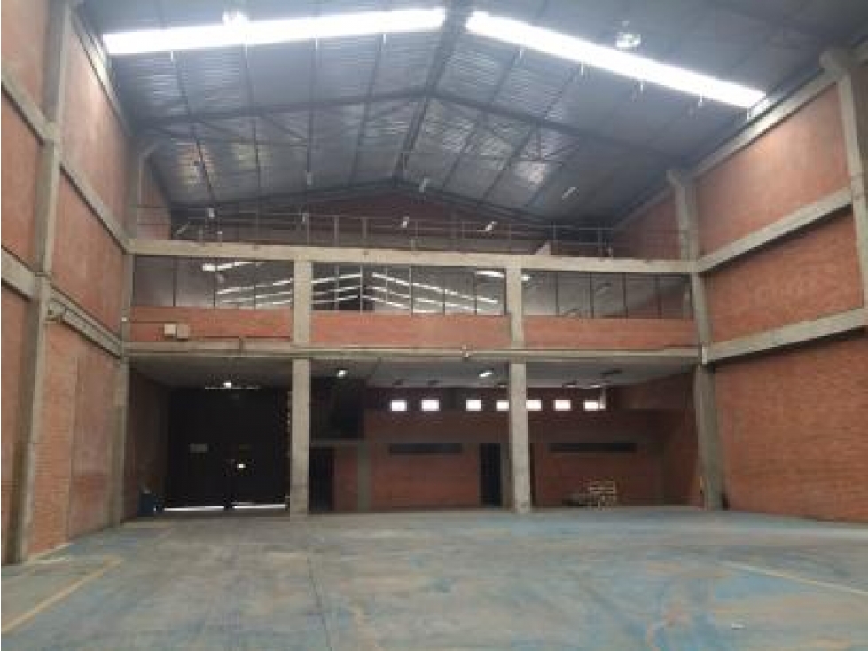 BODEGA DE 2.729 m² EN MONTEVIDEO — foto 3