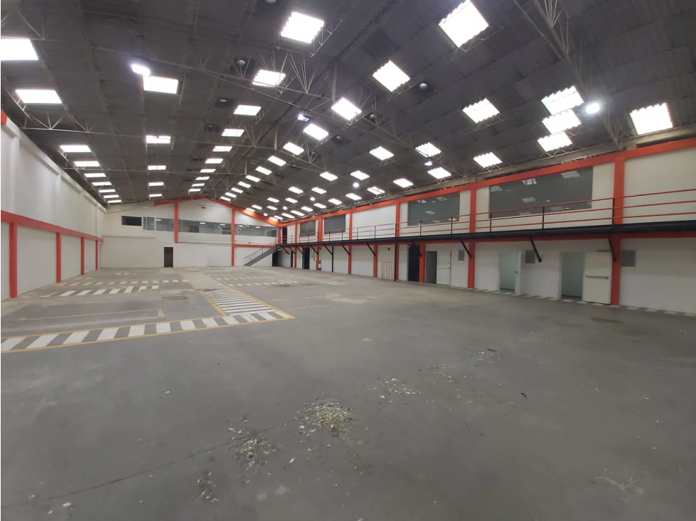 ARRIENDO BODEGA FONTIBÓN 2.192 m² - 1