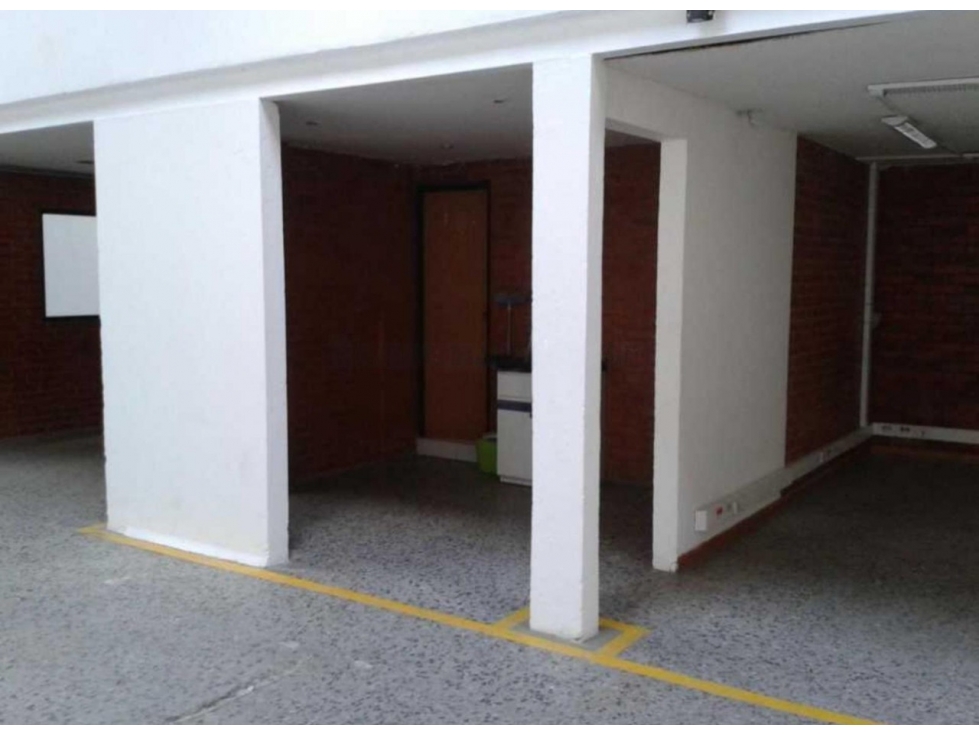 ARRIENDO BODEGA 380 m² ZONA INDUSTRIAL MONTEVIDEO - 6