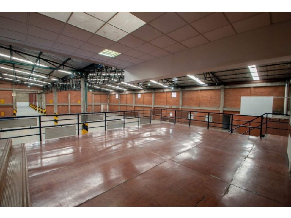 ARRIENDO BODEGA DE 3.836M² EN MONTEVIDEO - 6