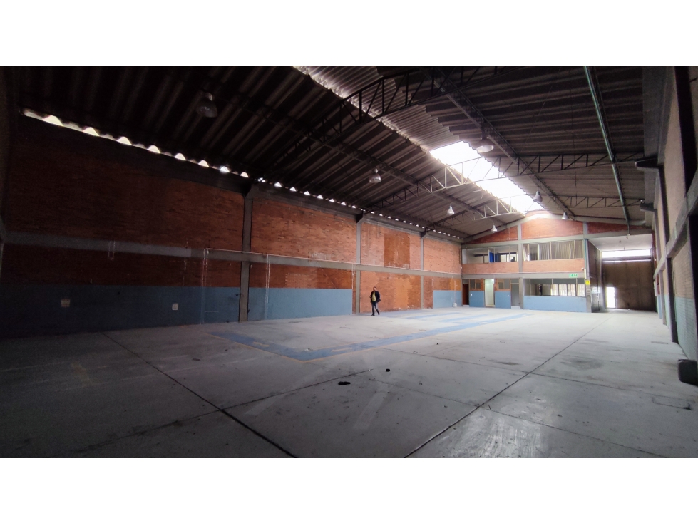ARRIENDO BODEGA DE 820 M² EN MONTEVIDEO - 4