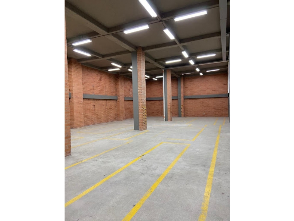 EDIFICIO BODEGA PUENTE ARANDA 3.565 M². CARGA ELÉCTRICA 630 KVA