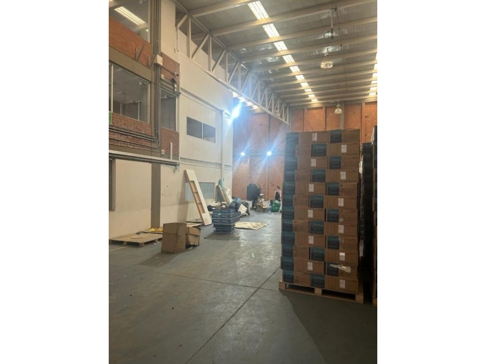 ARRIENDO BODEGA 668 M² PARQUE INDUSTRIAL CALLE 80 - SIBERIA - 6