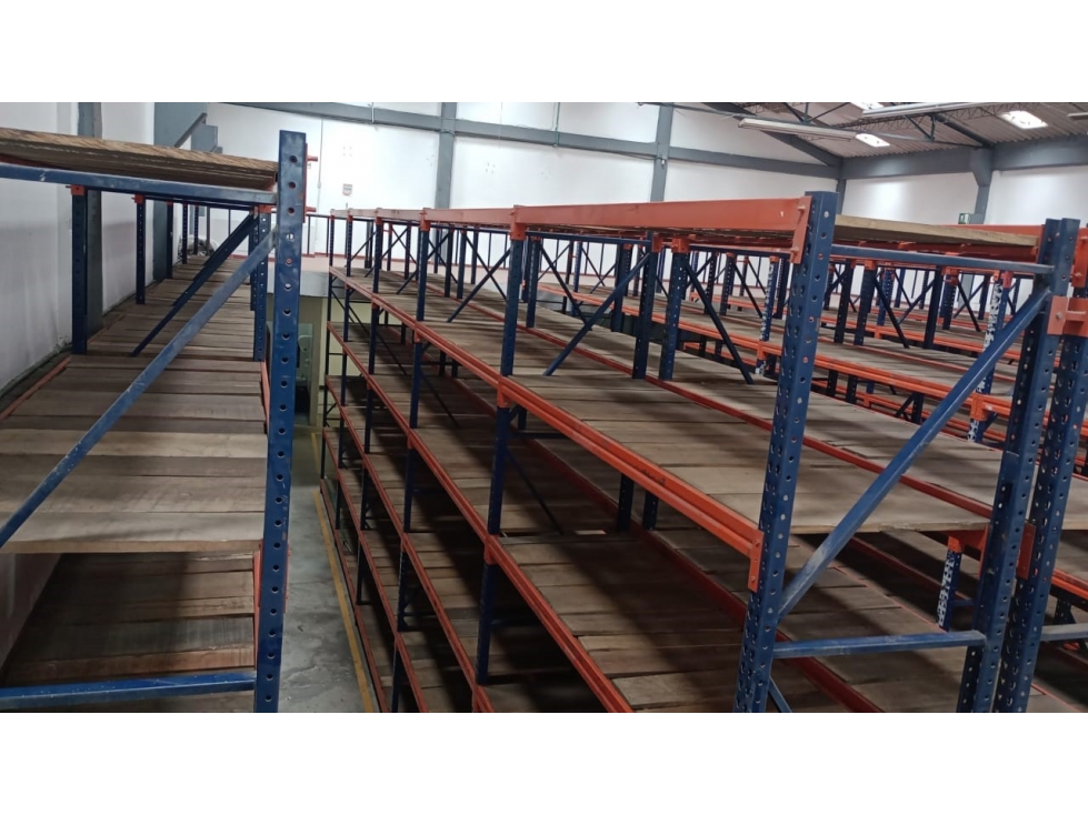 BODEGA DE 650 m² EN PUENTE ARANDA - 4