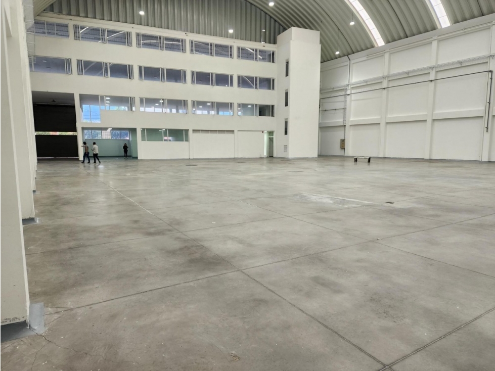VENTA BODEGA 1.965 M² PUENTE ARANDA - 3