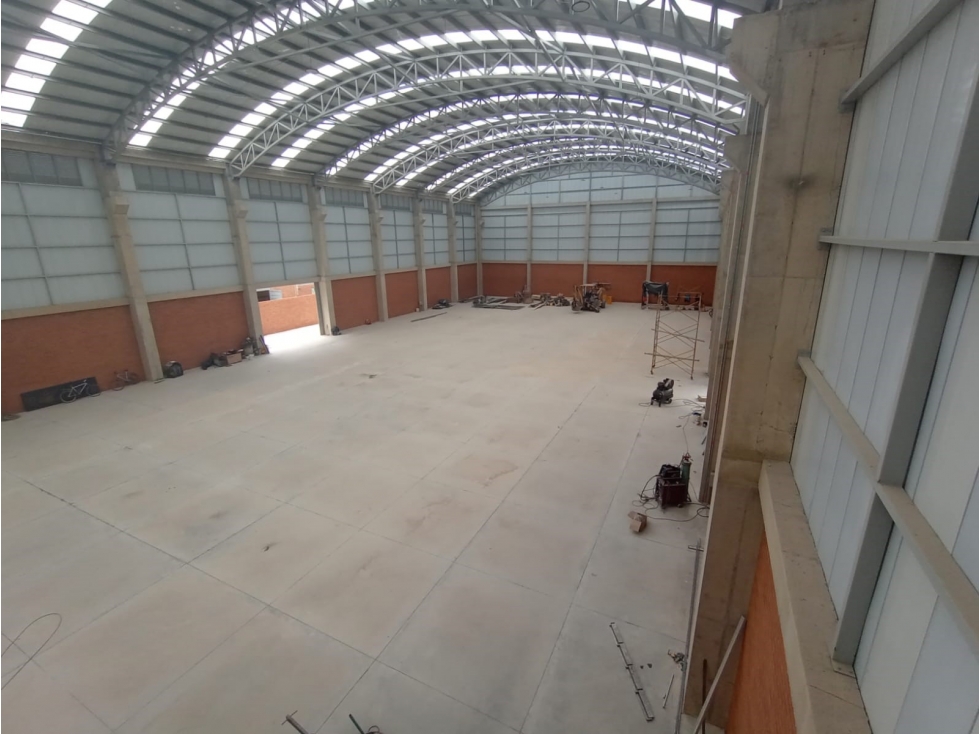 SE ARRIENDA BODEGA 2.434 m² ZONA INDUSTRIAL FONTIBON — foto 2