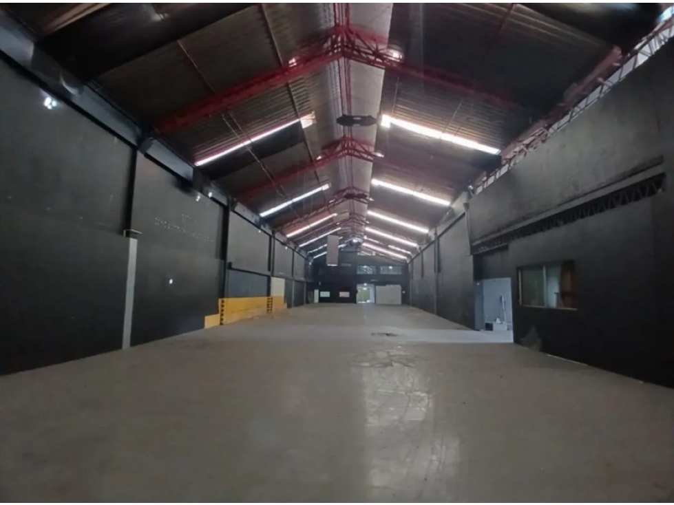 ARRIENDO BODEGA 1.200 m² PUENTE ARANDA