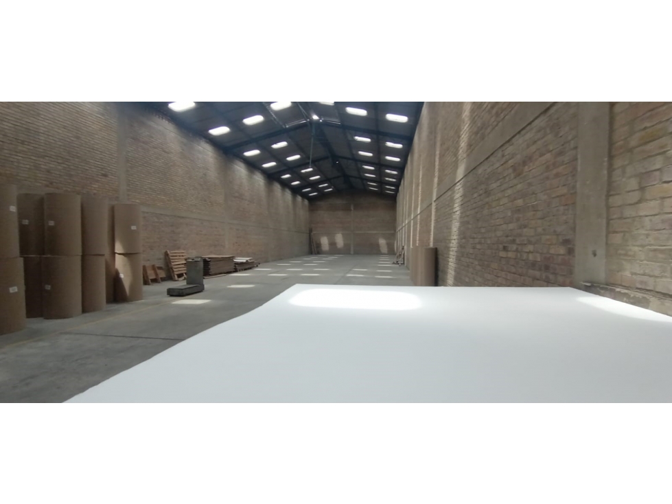 ARRIENDO BODEGA 700 m² BARRIO SANTANDER — foto 3
