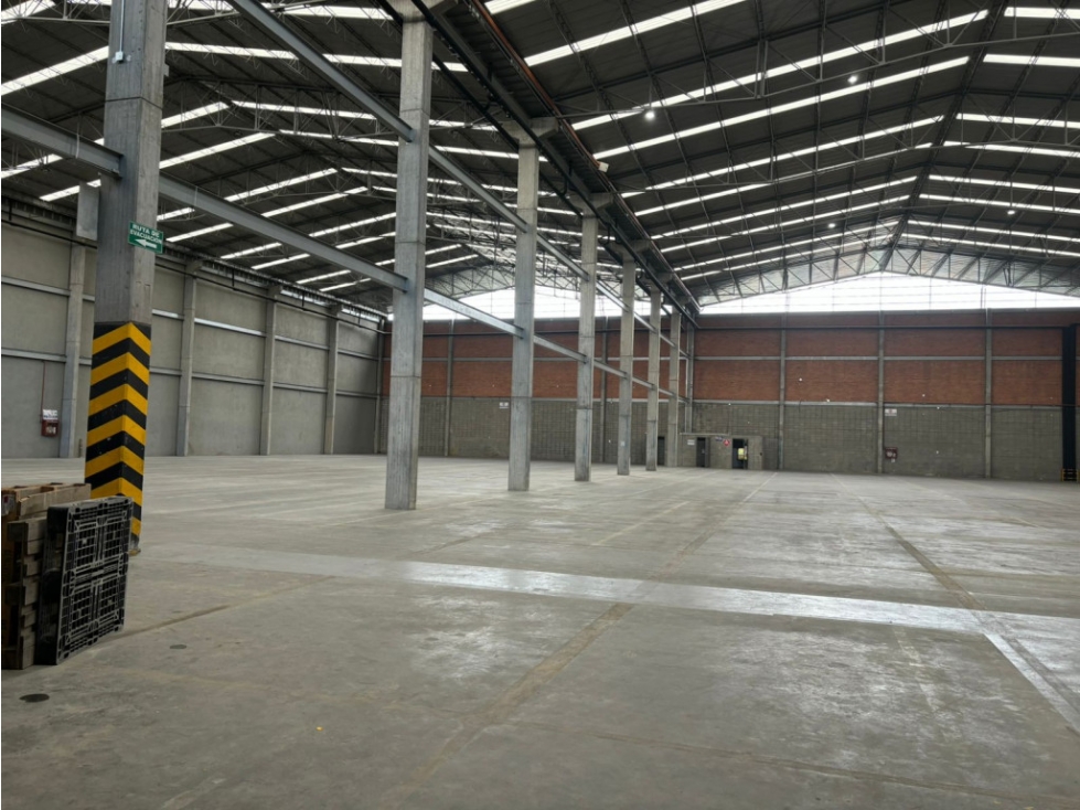 BODEGA DE 4.514 m² PARQUE INDUSTRIAL EN FONTIBÓN