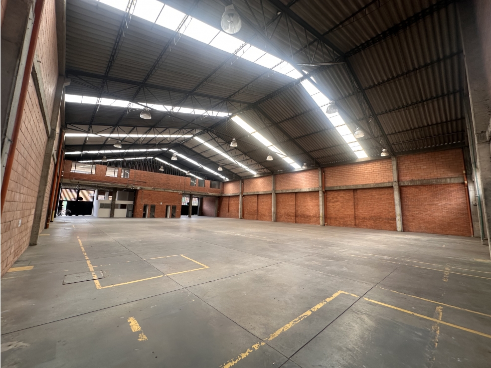 BODEGA DE 1.250 M² EN ZONA INDUSTRIAL DE MONTEVIDEO — foto 3