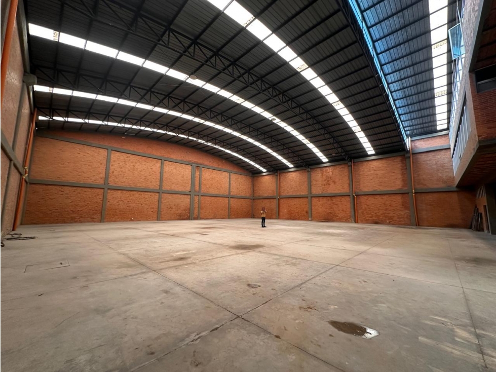 ARRIENDO BODEGA DE 1.150 M² EN PARQUE INDUSTRIAL EN MOSQUERA - 3