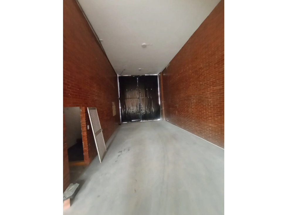 BODEGA DE 1.200 M² EN MONTEVIDEO — foto 6