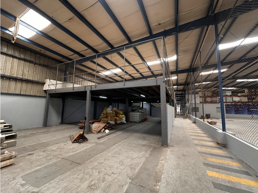 BODEGA DE 2.220 M² EN ENGATIVÁ — foto 6