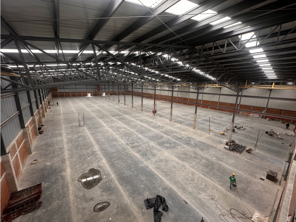 BODEGA DE 4.556 M² EN FONTIBÓN — foto 2