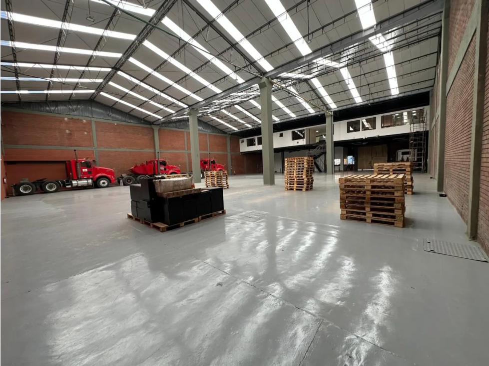 BODEGA INDUSTRIAL DE 1.350 M² EN MONTEVIDEO — foto 4