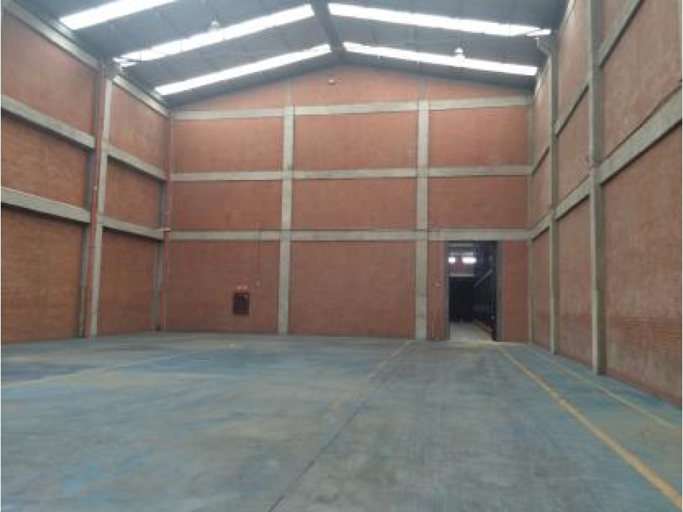 BODEGA DE 2.729 m² EN MONTEVIDEO — foto 2