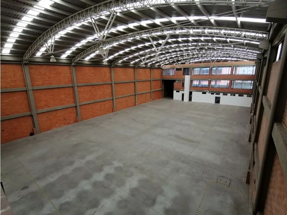 ¡Disponible! Gran Bodega Industrial de 2.641 mÂ² en Parque Empresarial