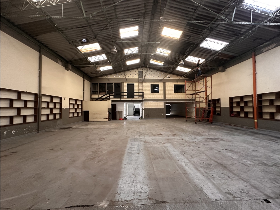 BODEGA INDUSTRIAL DE 570 m². CENTRO INDUSTRIAL, PUENTE ARANDA — foto 3