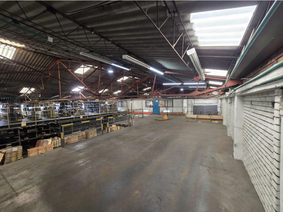 BODEGA INDUSTRIAL ESQUINERA EN ARRIENDO LOS EJIDOS — foto 4