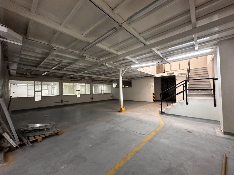 ARRIENDO BODEGA COMERCIAL E INDUSTRIAL EN SAMPER MENDOZA