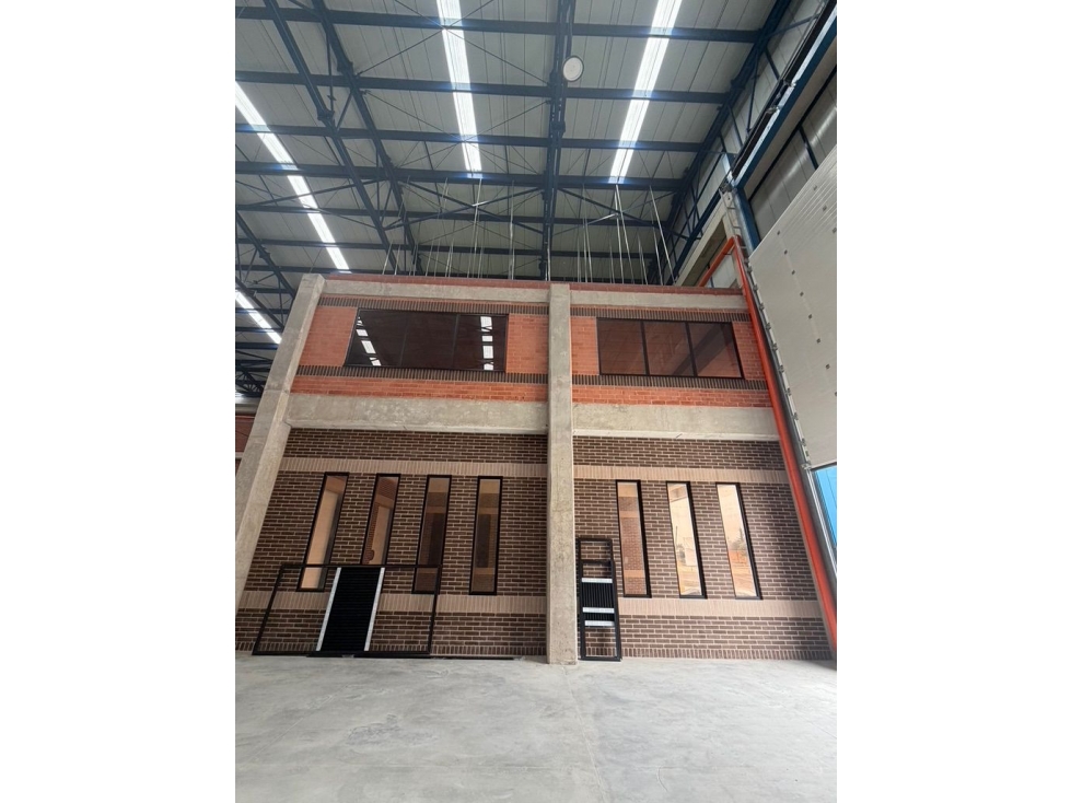 BODEGA EN ARRIENDO 2.078 M² EN PARQUE INDUSTRIAL EN SIBERIA - 2