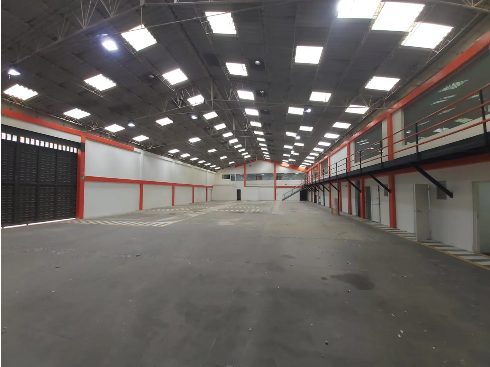 ARRIENDO BODEGA FONTIBÓN 2.192 m² - 3
