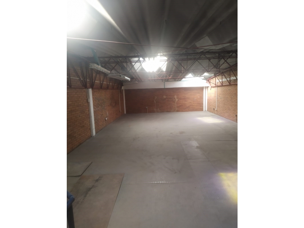 ARRIENDO BODEGA 300 m² PARQUE INDUSTRIAL - 6