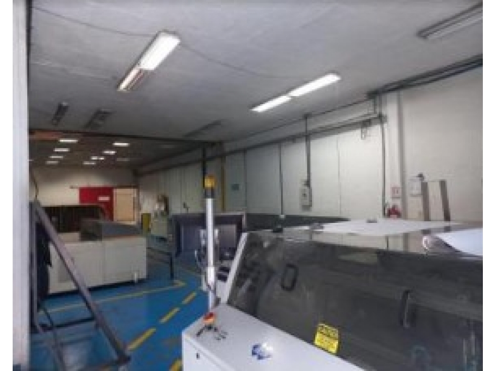 ARRIENDO BODEGA 484 m² PARQUE INDUSTRIAL - CERCA AL AEROPUERTO - 6