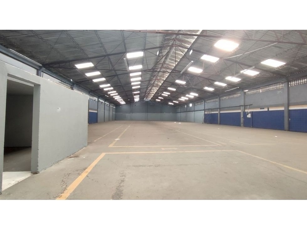 ARRIENDO BODEGA DE 1.650 m² EL TINTAL - AV. CIUDAD DE CALI - 5