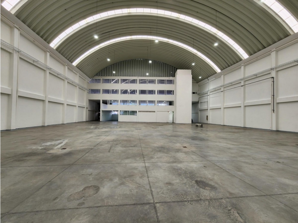 VENTA BODEGA 1.965 M² PUENTE ARANDA - 4